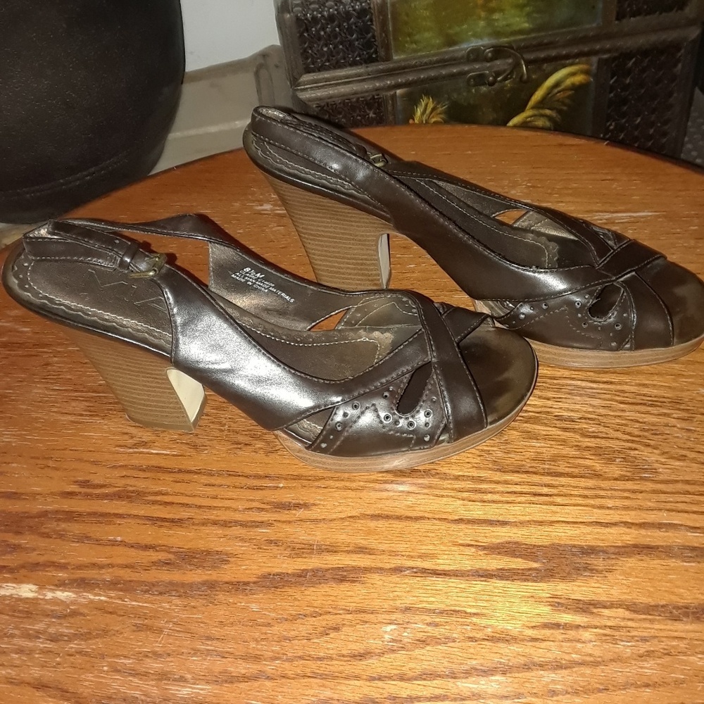CUTE HEELS - Picture 4 of 8